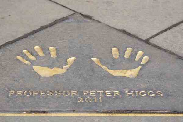 TER-Peter-Higgs-outside-CEC