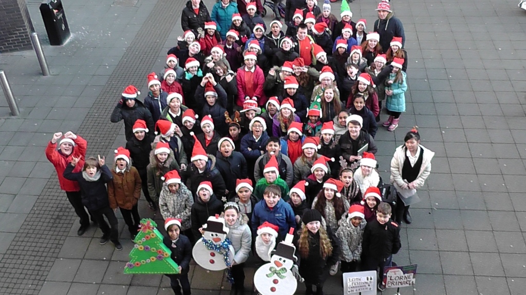 Pupils from Lorne Primary singing carols