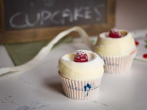 Raspberry-and-White-Chocolate-Cupcake