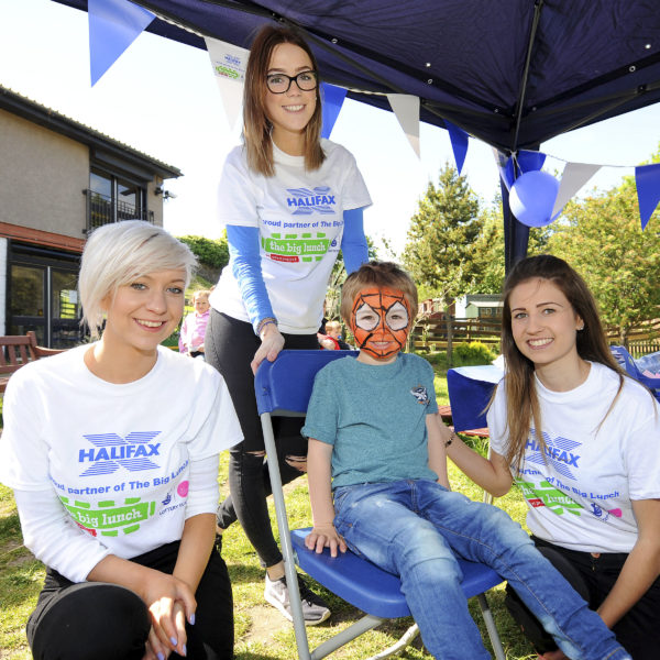 ZARIA WYLIE, CLAIRE TAYLOR, HAYLEY HAWTHORN with NATHAN RUSSELL-CALDER, age 3,  at the Halifax Big Lunch 2015 EDINBURGH. (Photo by Walter Neilson) 