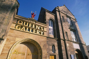 the queen's gallery exterior 2