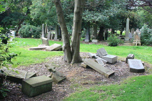 640px-Newington_Cemetery,_Edinburgh,_typical_condition