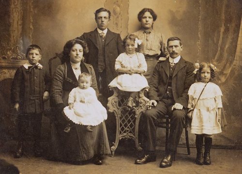 Cavani family circa 1913