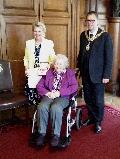 Christine with her mother at her medal ceremony (1)