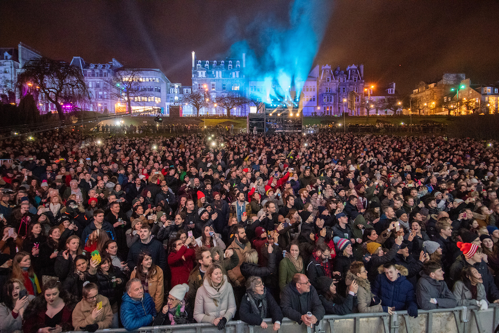 Thousands the New Year with music and spectacle in Edinburgh