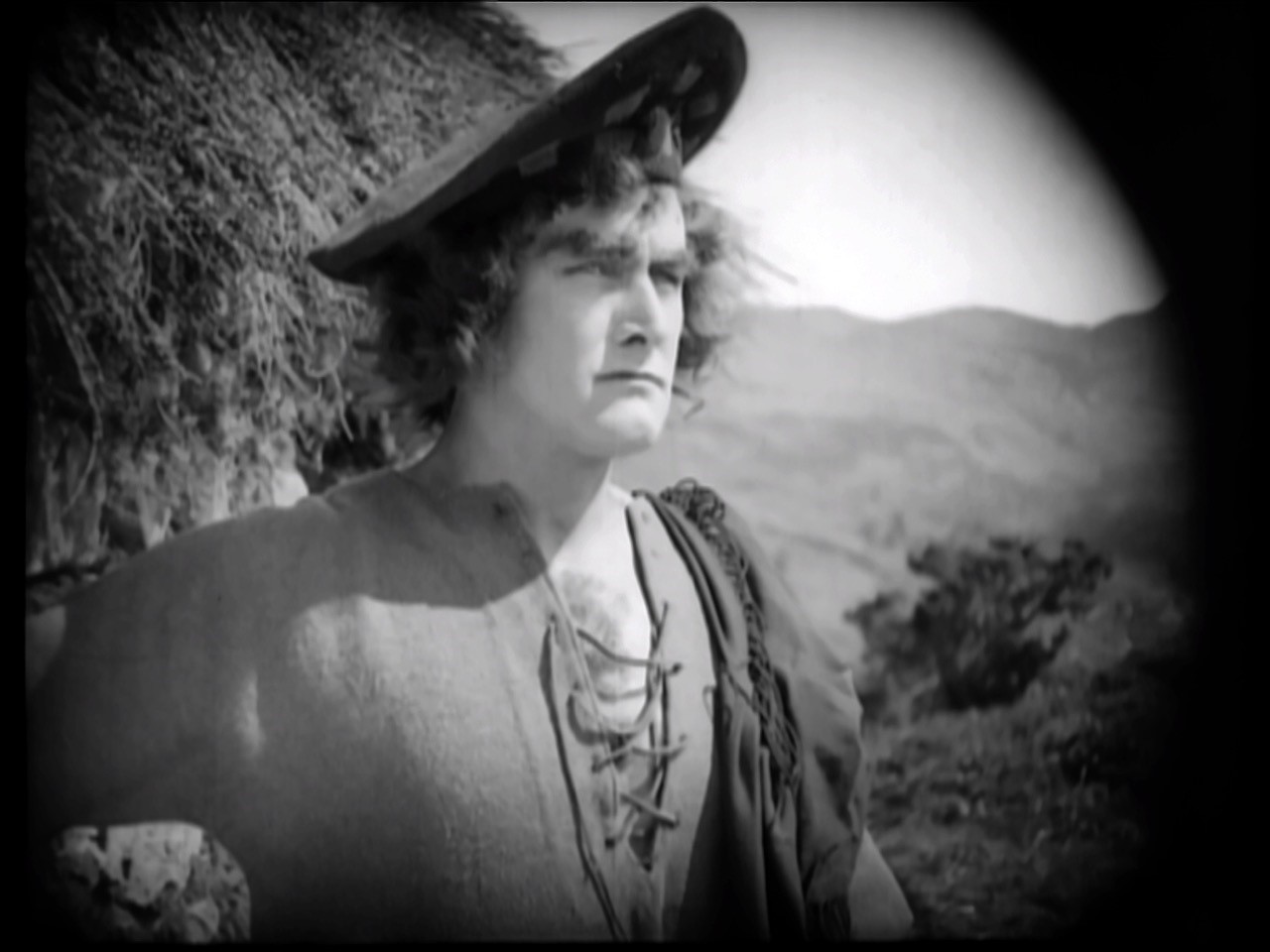 Davie Hawthorne in character as Rob Roy