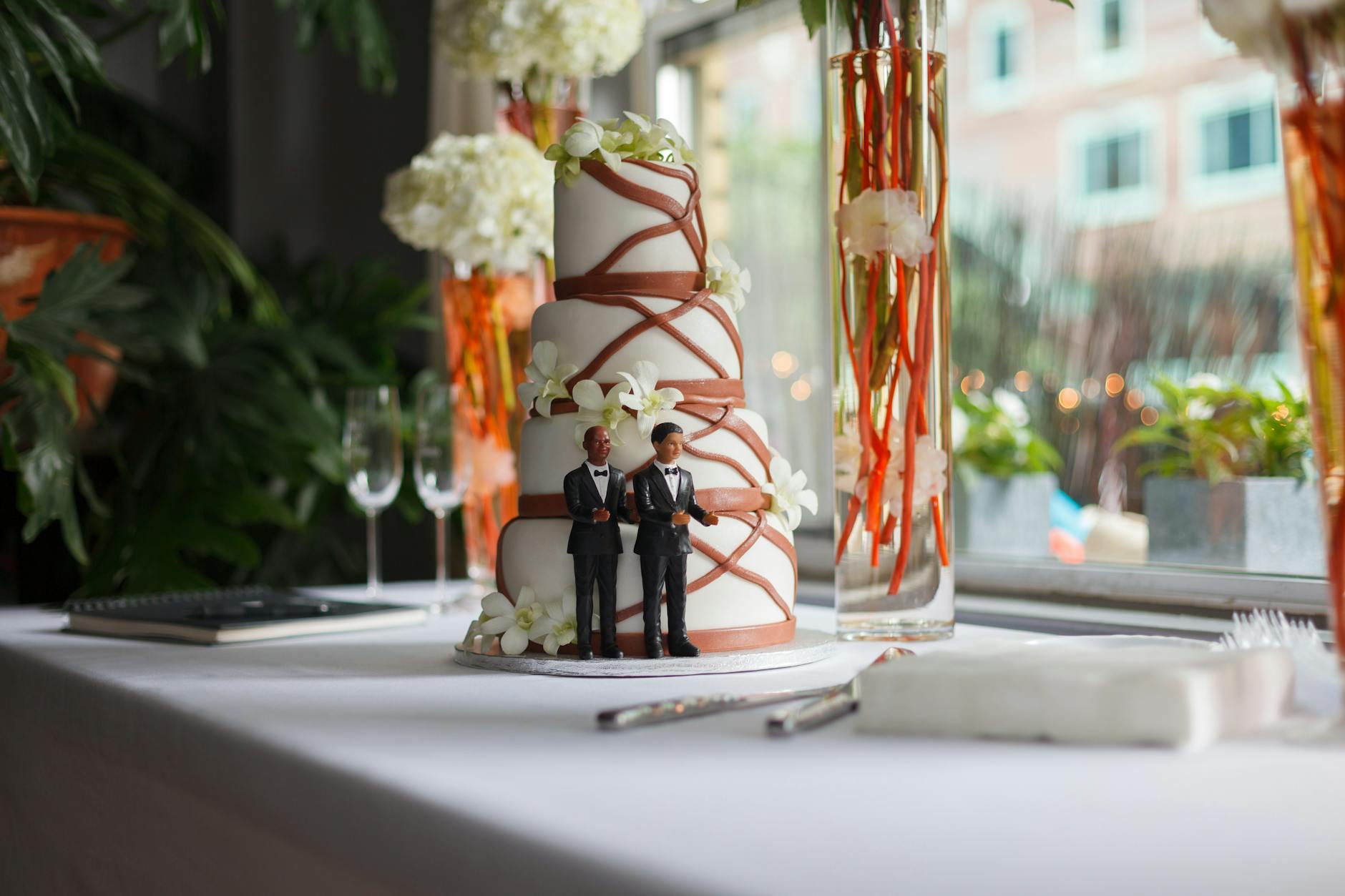 a wedding cake for same sex couple