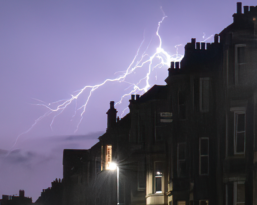 Spectacular lightning shots - The Edinburgh Reporter
